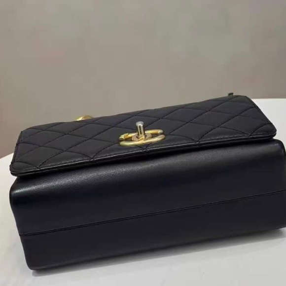 Chanel CC Quilted Lambskin Triple Pearl Chain Flap satchel medium size - Picture 4 of 12